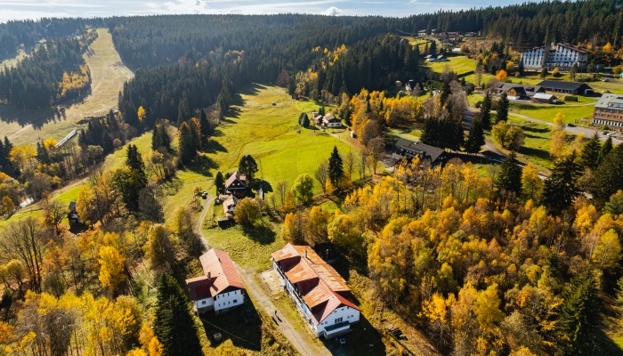 Na šumavském Zadově vznikne Aparthotel V Ráji. AEQUITAS Group rozšiřuje své horské portfolio o další projekt